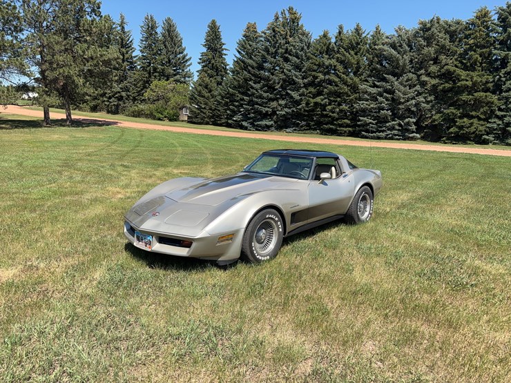 1982-chevrolet-corvette-image-1