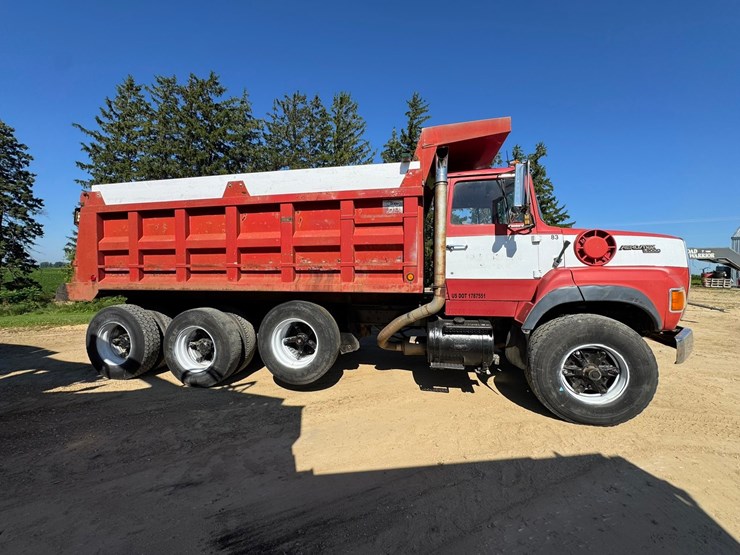 1989-ford-l9000-image-5