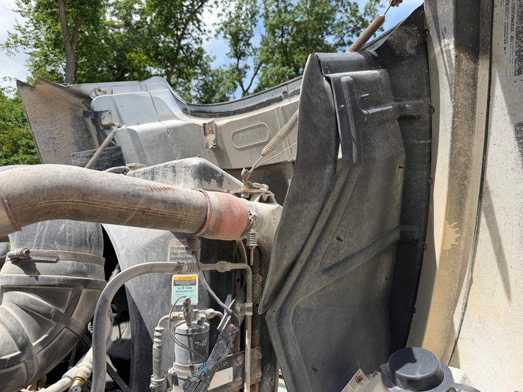 #1509-•-mack-day-cab-truck-tractor-image-16