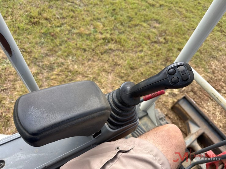 takeuchi-tb230-image-28