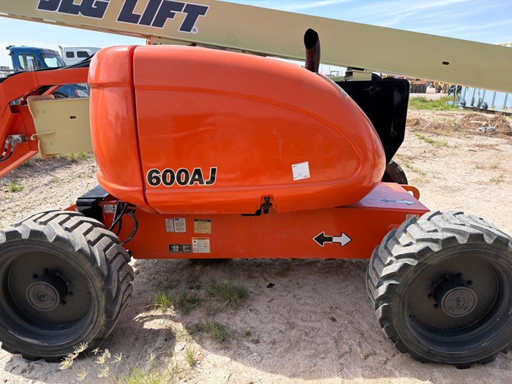 2013-jlg-600aj-image-6