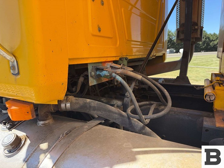 1999-mack-cl713-image-20