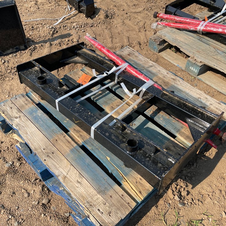#18355 • 2026 GIYI Skid Steer Bale Fork (Princeton, MN)