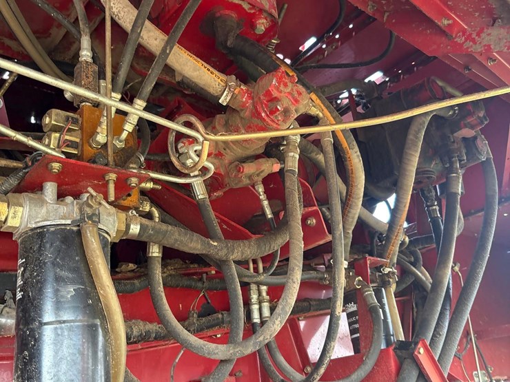 2006-international-2388-axle-flow-combine-image-58