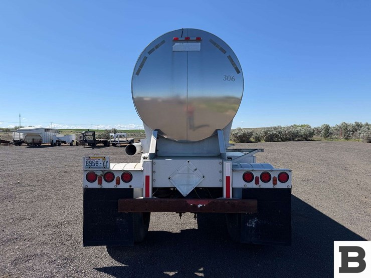 1994-west-mark-8000-gallon-tanker-trailer-image-5