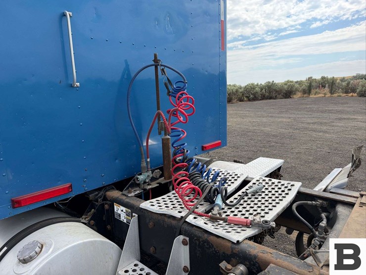 2007-kenworth-w900-image-22