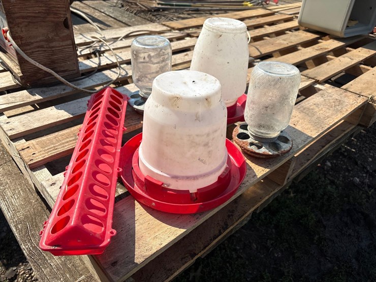poultry-feeders-image-1