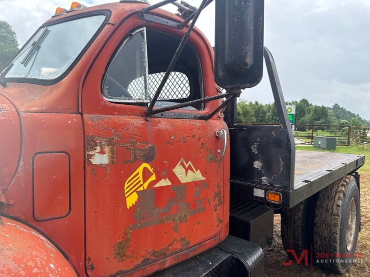 1963-b-model-mack-truck-image-11