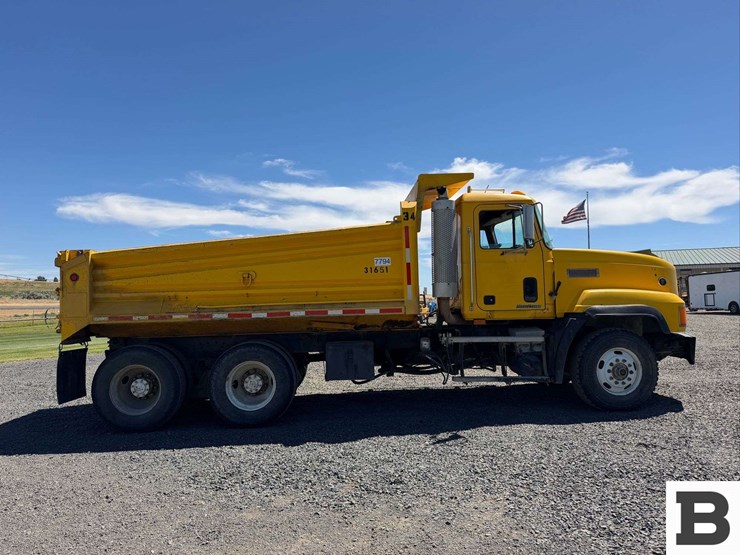 1999-mack-cl713-image-6