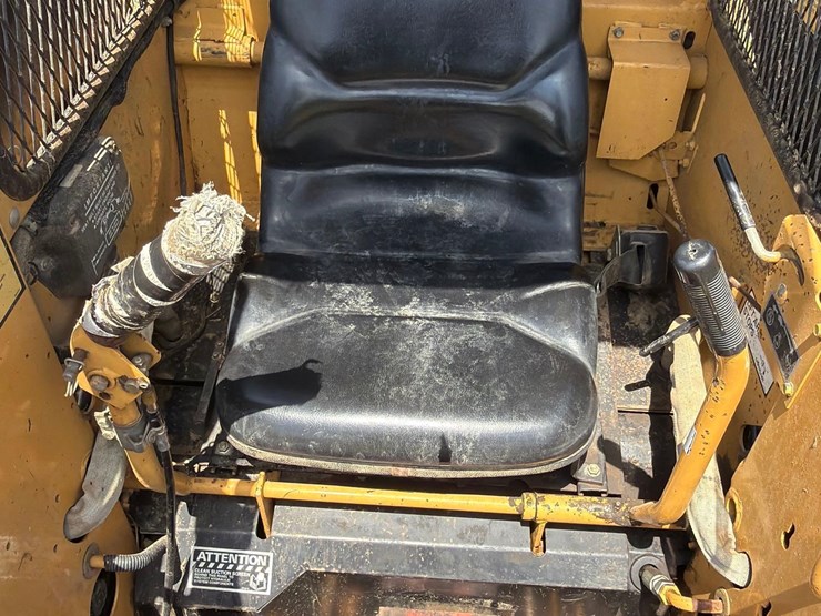 new-holland-l553-image-18