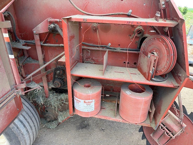 hesston-555t-image-32