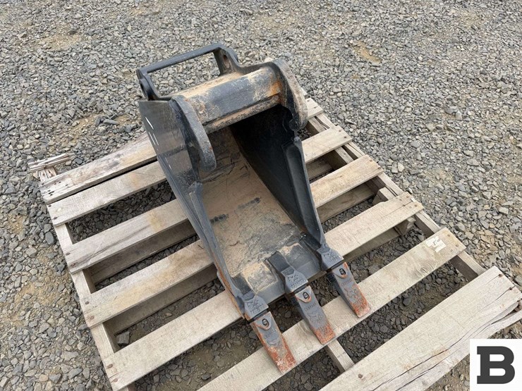 bobcat-12"-bucket-image-6