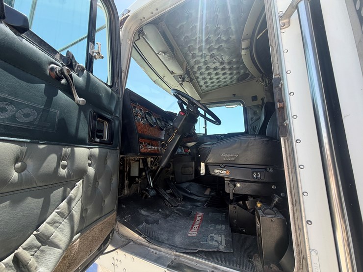 2000-kenworth-w900l-image-9