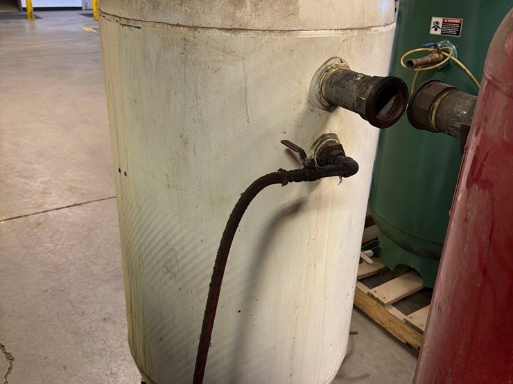 2004-speedaire-80-gallon-air-compressor-image-4