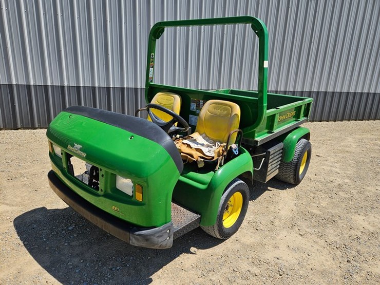 2016-john-deere-gator-image-1