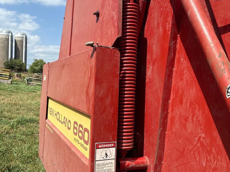 new-holland-660-image-21
