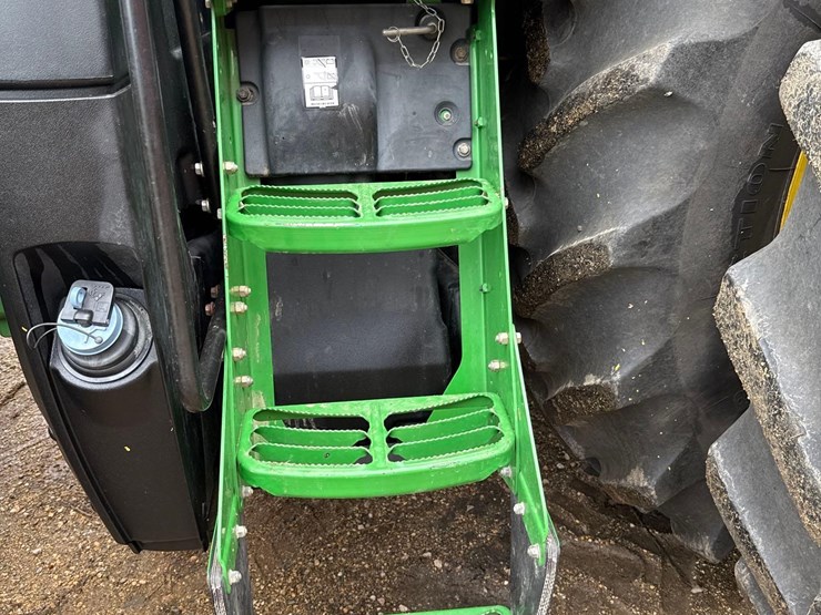2014-john-deere-8320r-image-32