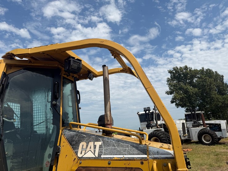2005-caterpillar-d5g-image-45