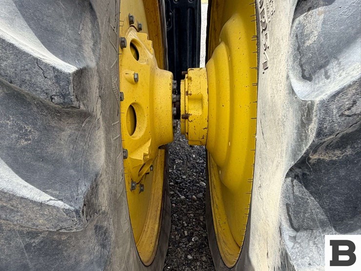 2014-john-deere-8345r-image-37