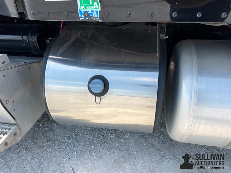 2018-peterbilt-579-image-17