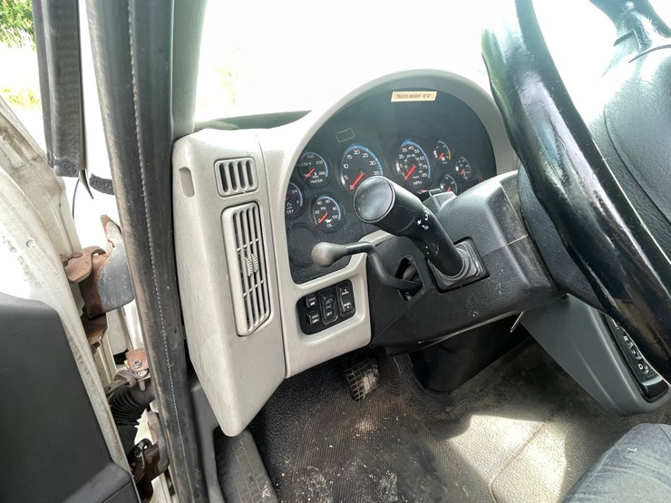 2016-international-durastar-4400-image-61