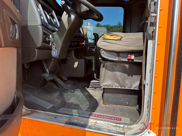 2013-kenworth-t660-image-23