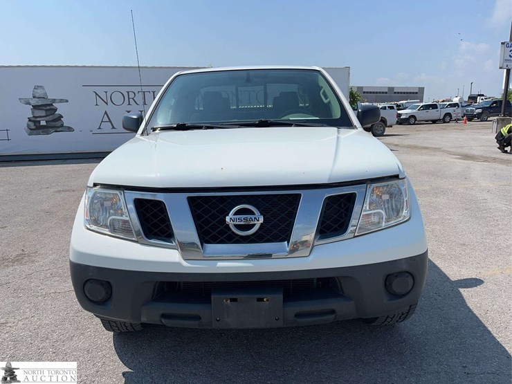 2013-nissan-frontier-image-2