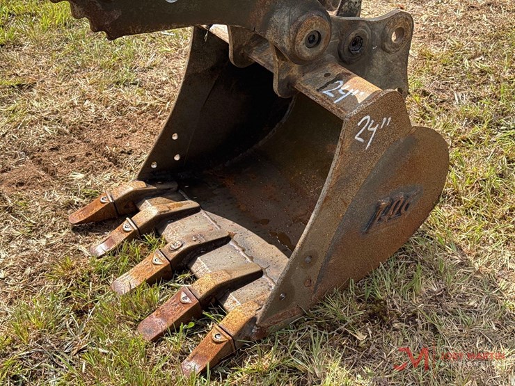 takeuchi-tb230-image-14
