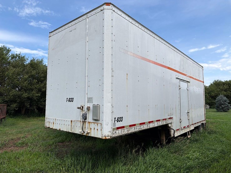 wabash-28ft-semi-van/spray-trailer-image-1