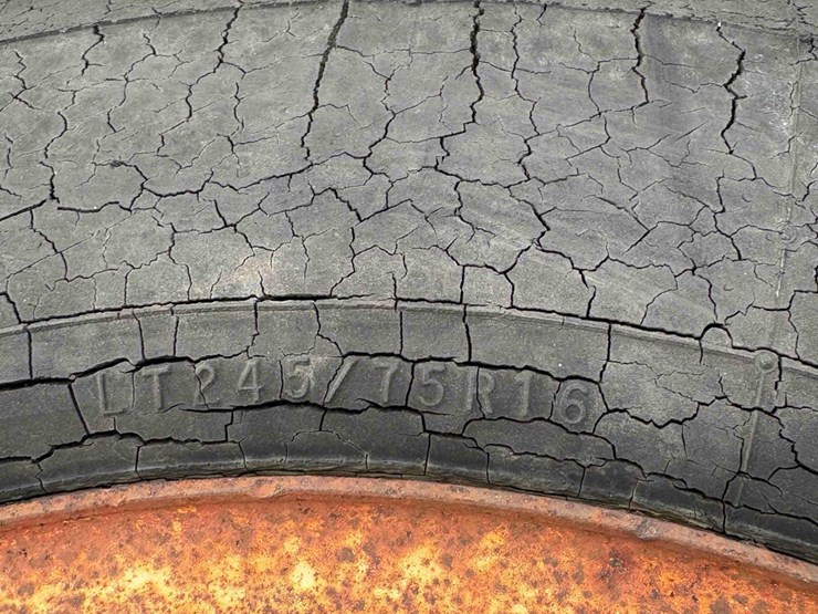 3---8-bolt-rims-&-tires-image-5