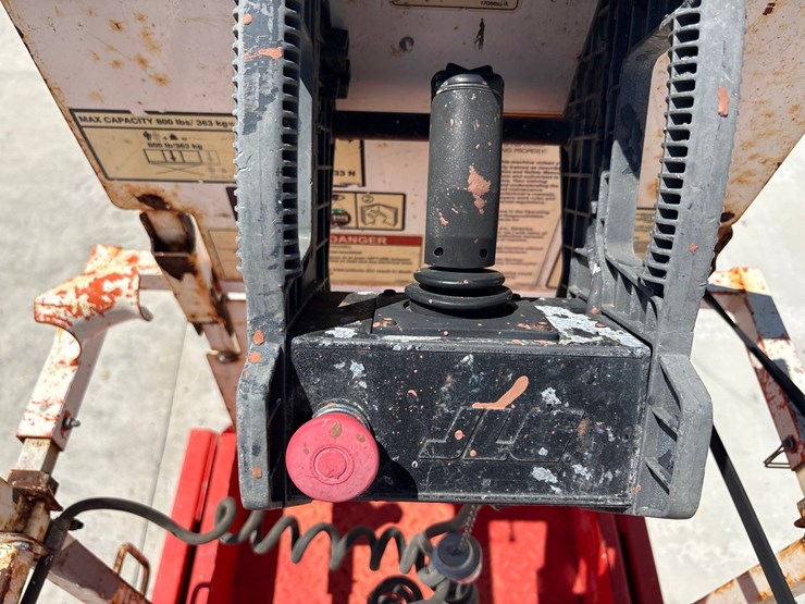 2016-jlg-2032es-image-17