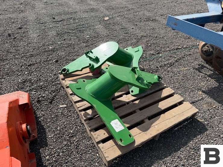 2015-john-deere-5e-tractor-loader-frame-mounts-image-2