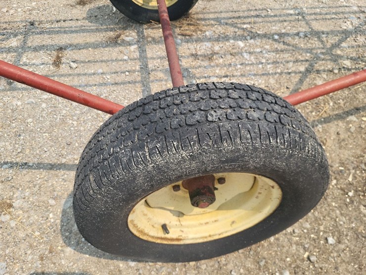new-holland-bale-conveyor-w/transport-tires-and-electric-motor-image-17