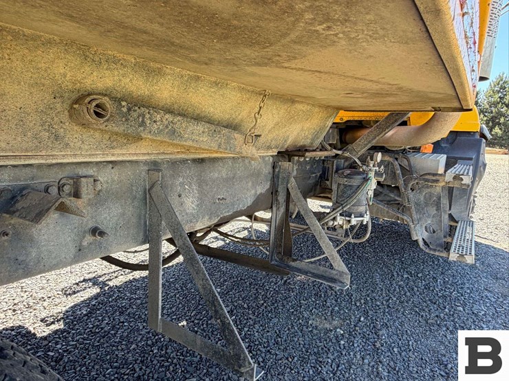 2001-mack-cl713-image-32
