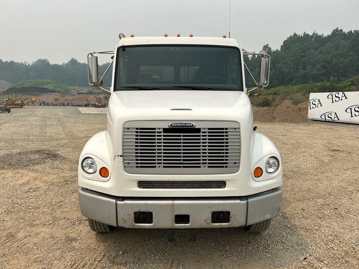 2003-freightliner-fl112-image-61