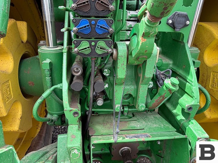 2014-john-deere-8345r-image-29