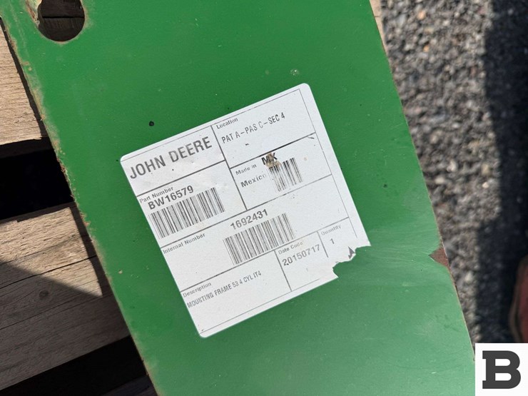 2015-john-deere-5e-tractor-loader-frame-mounts-image-6