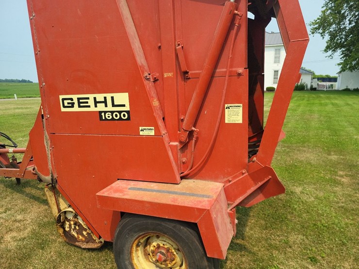gehl-1600-round-baler-image-18