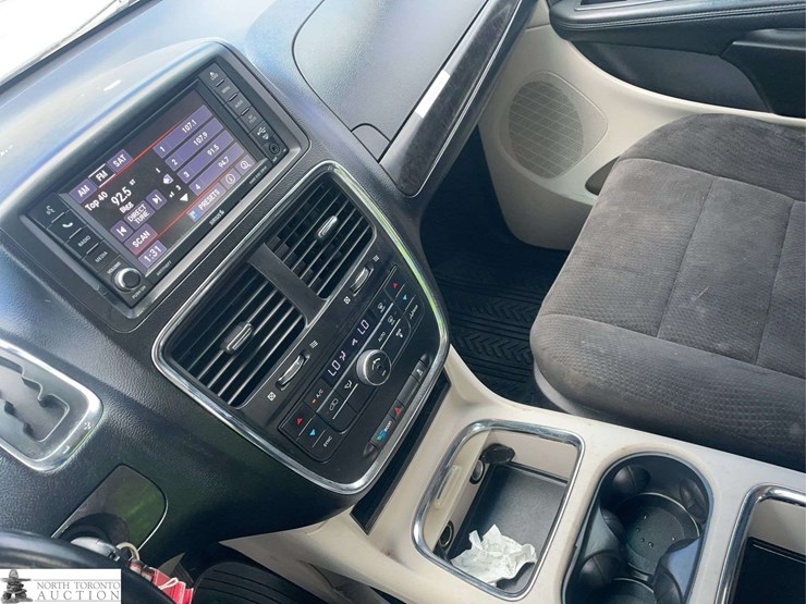 2012-dodge-grand-caravan-crew-image-14