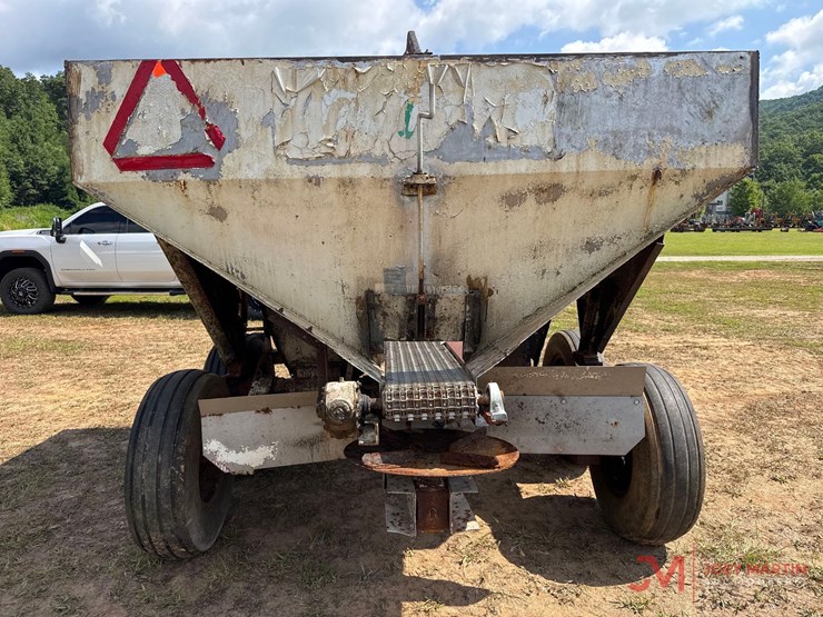 simonsen-8'-pull-type-fertilizer-spreader-image-16
