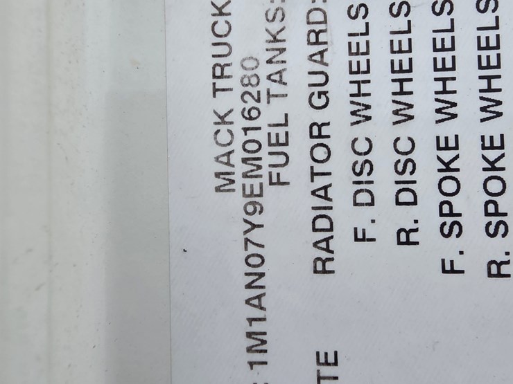 2014-mack-chu613-daycab-truck-image-12