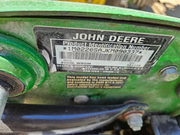 john-deere-220-image-18