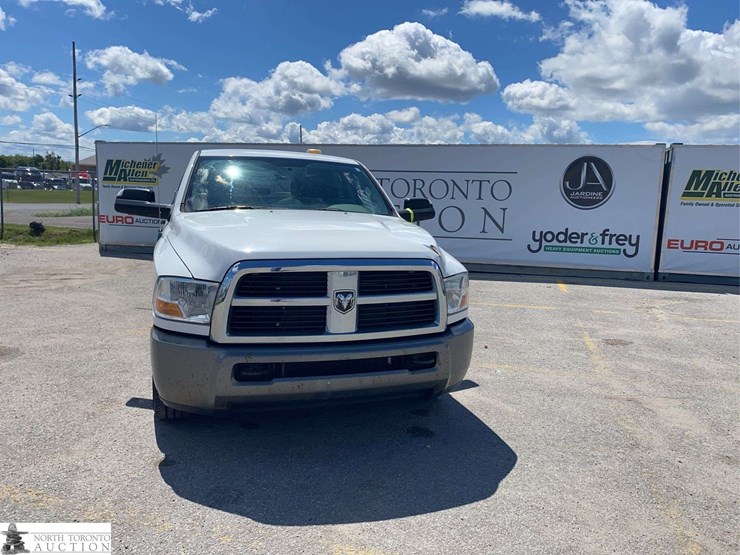 2011-dodge-2500-image-2