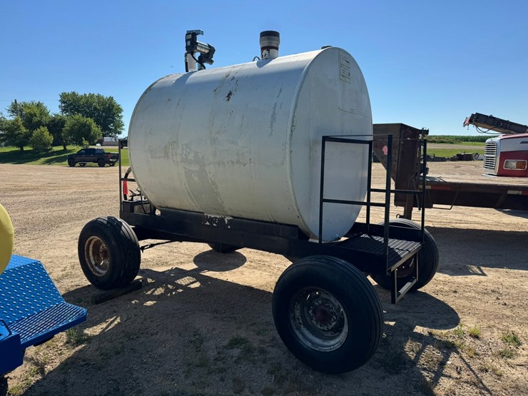 #1889-•-derson-mfg.-inc.-1000-gal-towable-fuel-tank-w/pump-image-2