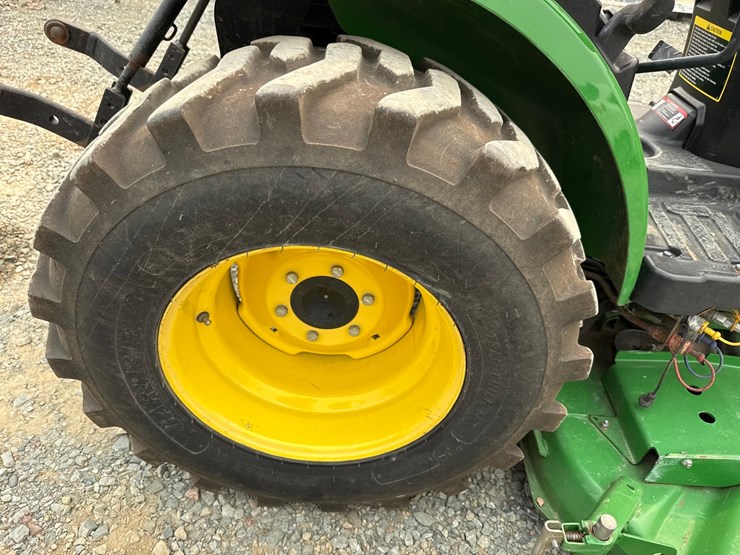 2014-john-deere-2025r-image-40