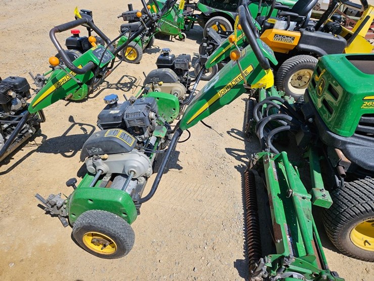 john-deere-220-image-2