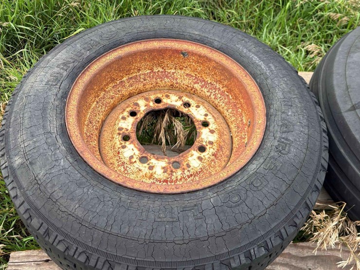 3---8-bolt-rims-&-tires-image-3