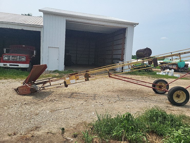 new-holland-bale-conveyor-w/transport-tires-and-electric-motor-image-7