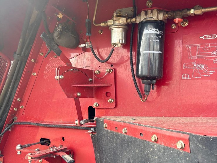 2006-international-2388-axle-flow-combine-image-26