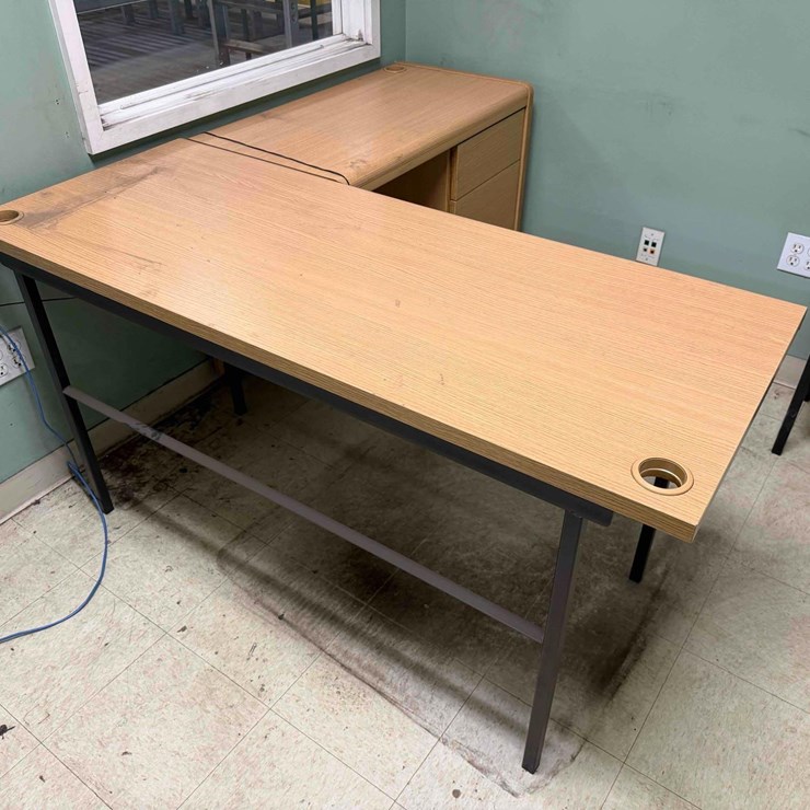 5'x4'x10' L Shaped Desk